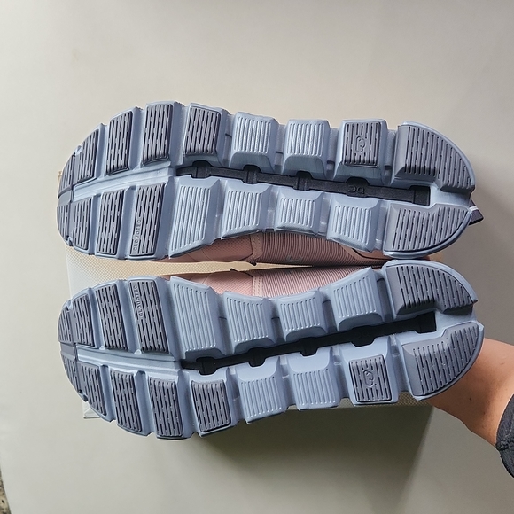 On Running Cloud 5 Waterproof Sneakers - Picture 13 of 15